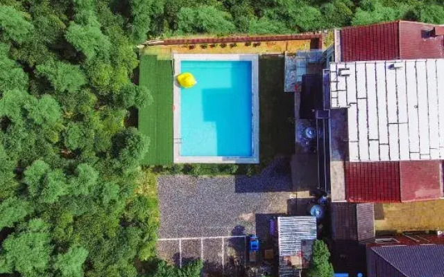 Yizhuju · Cloud Skiing · Forest View · Party Family Vacation Homestay