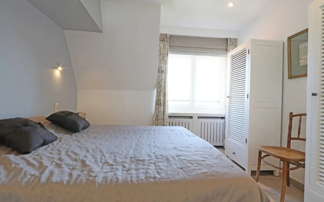 Apartment in Knokke Near Zeedijk Beach