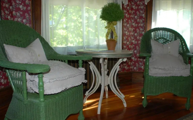 Circular Manor Bed and Breakfast