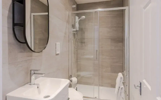 4 Berkeley Sq - YourApartment