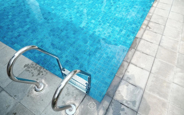Mentari Hill View 8 BR heated pool and movie room