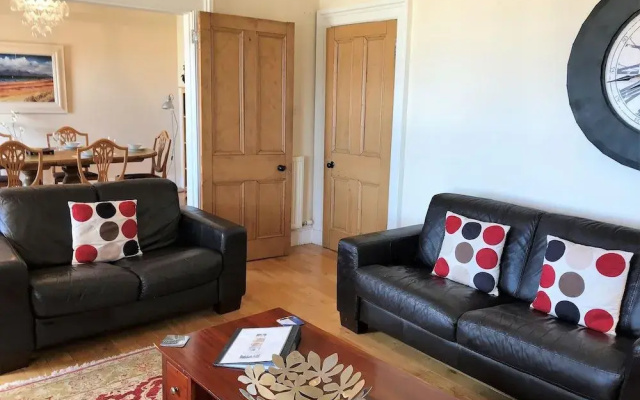 Crown Circus Apartment