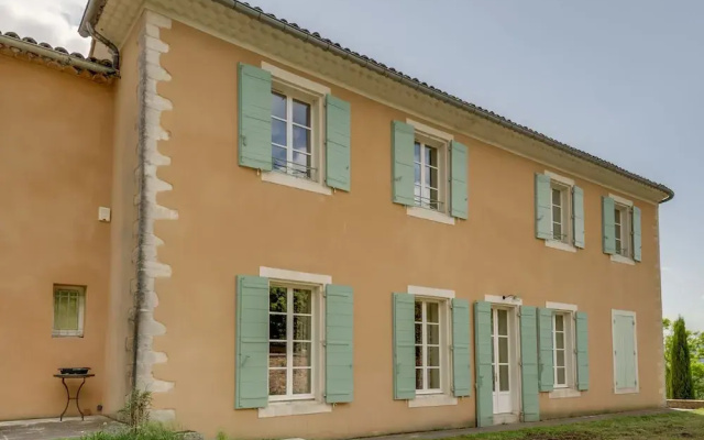 Secluded Holiday Home in Rustrel With Swimming Pool