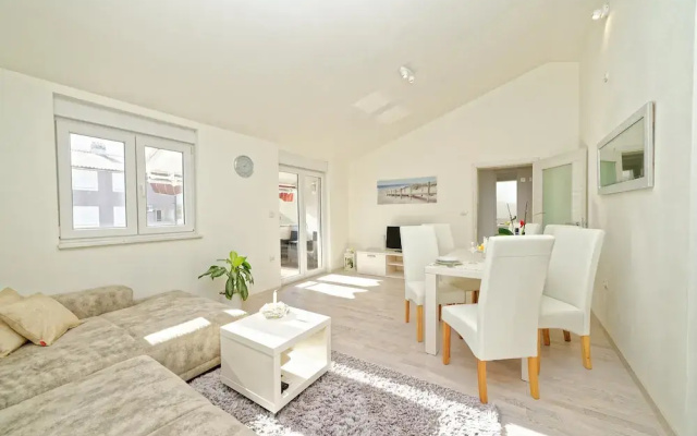 Apartment Hennion / Two Bedrooms A1 Leona