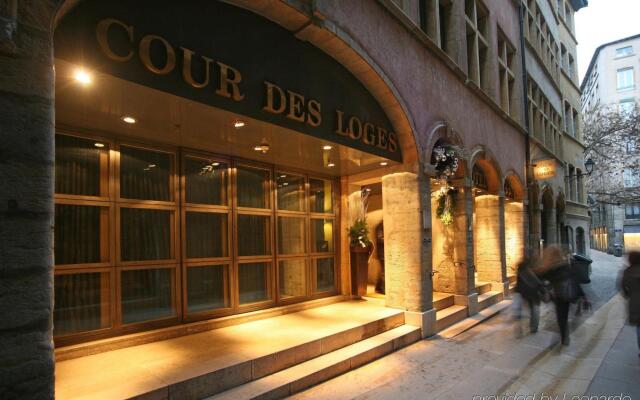 Отель Cour Des Loges Hotel Франция, Лион - 1 отзыв об отеле, цены и фото номеров - забронировать отель Cour Des Loges Hotel онлайн вид на фасад