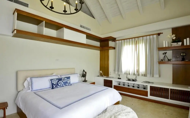 Ocean View 5-bedroom Fully Staffed Tropical Villa