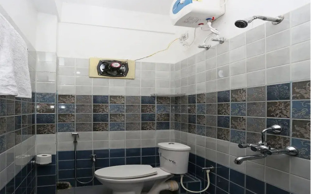 Fabhotel Aura Inn