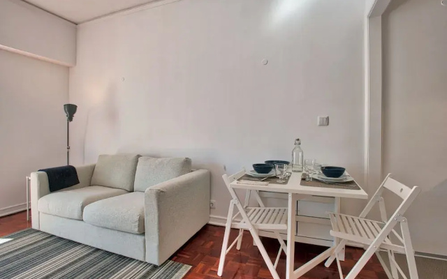 Portuguese Living Columbano Executive