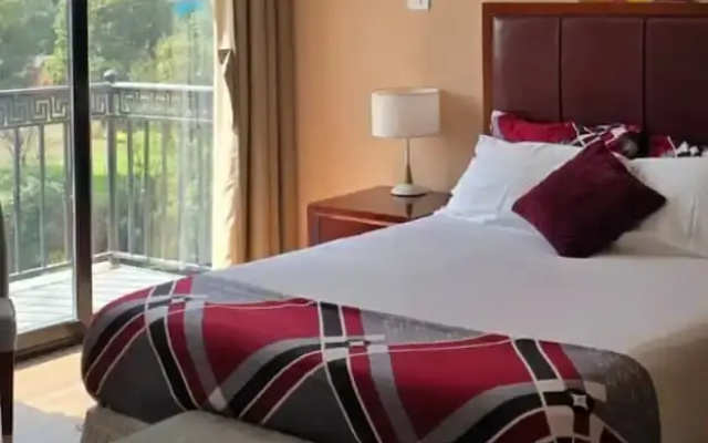 Au-thopia hotel