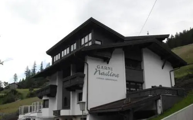 Garni Nadine