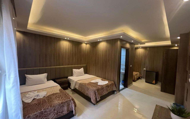 Rotana Palace Suites