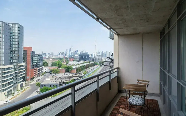 Lavish Suites- New Two Bedroom - Amazing CN Tower View