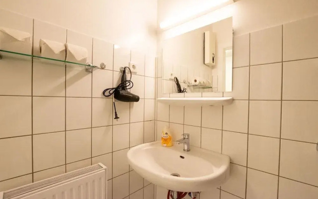 Tolstov-Hotels Large Apartment