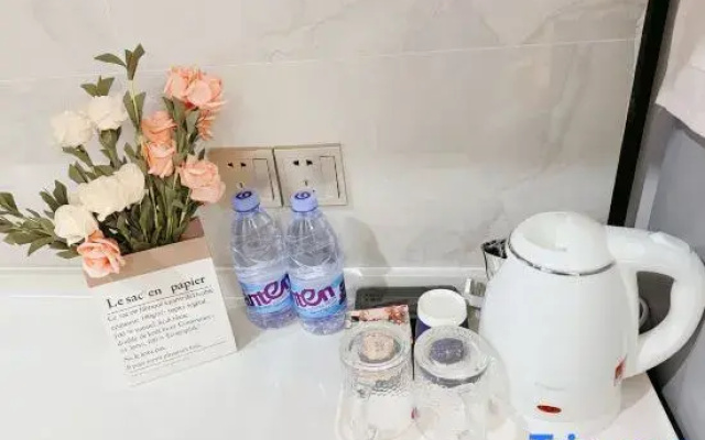 Shiguang Lanyu Movie Apartment (Zhangjiagang Meilin Plaza)