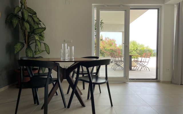 Exclusive Seafront Suites with hot tub