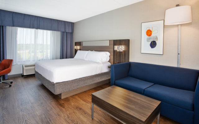 Holiday Inn Express & Suites Kingston Central by IHG