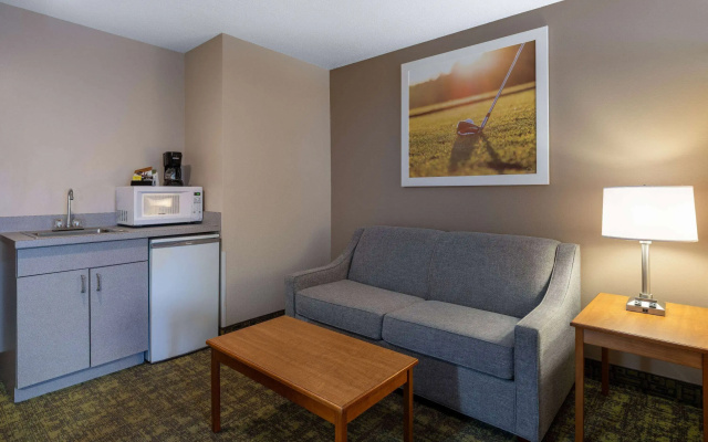 Days Inn & Suites by Wyndham Madison