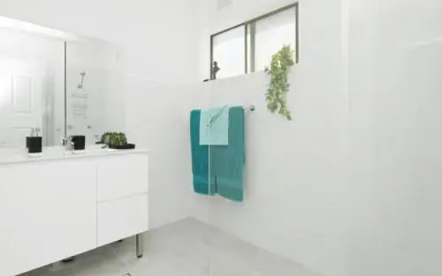Waterfront Unit, Unit 2