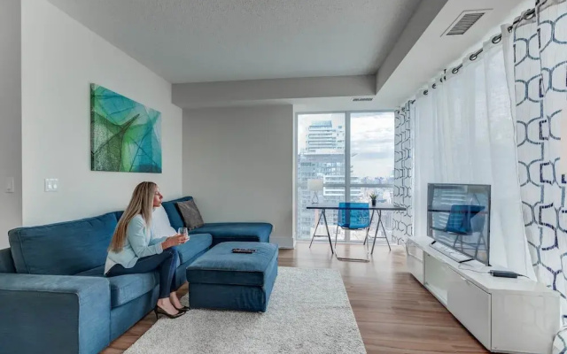 Noel Suites - John and Front St West