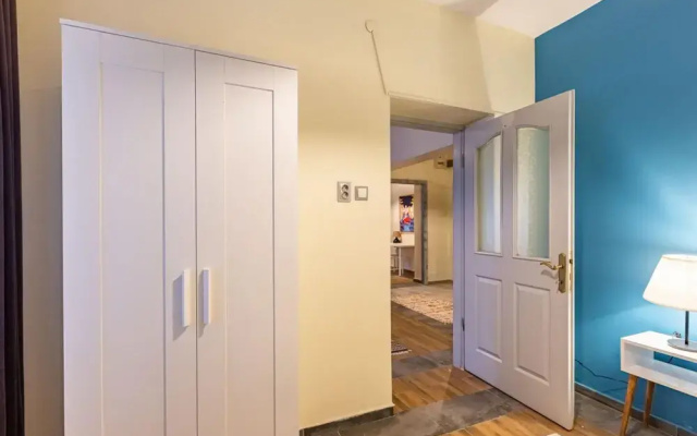 Charming Flat Near Taksim Square in Cihangir