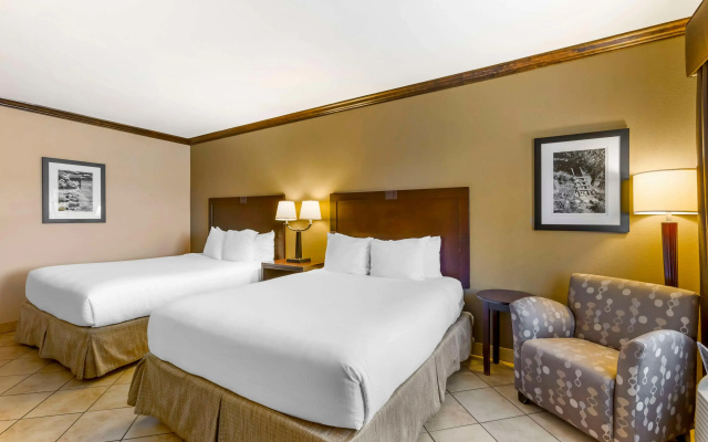 Best Western Plus Raton Hotel
