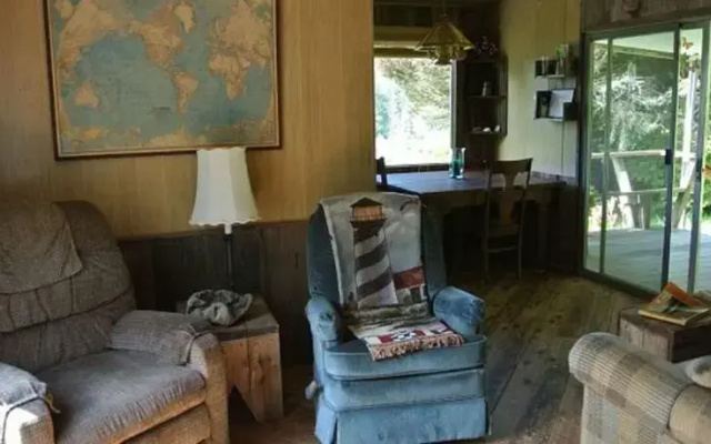 RedAwning 1960s Classic Mobile Cabin