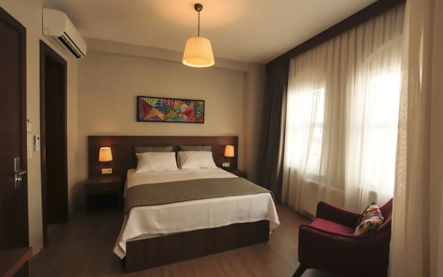 Cordis Hotel