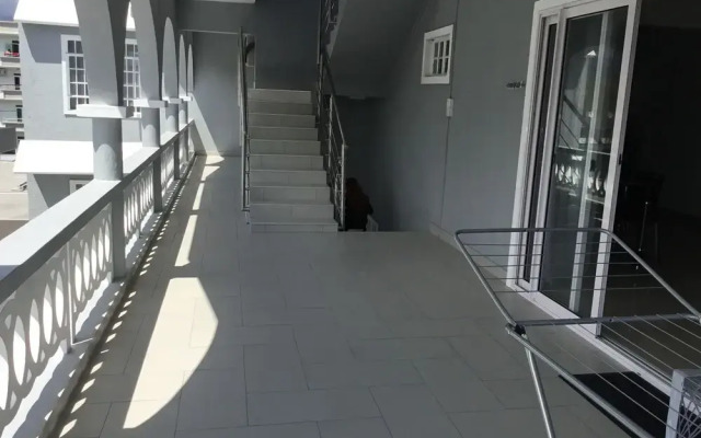 Modern Three Bedroom Apartment West Coast