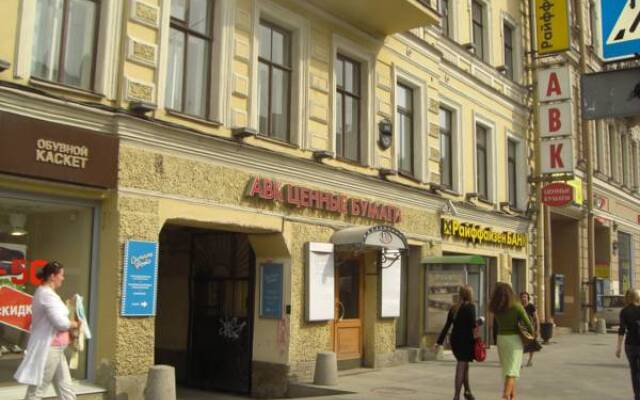 Гостиница Жилое помещение Юлана на Невском в Санкт-Петербурге отзывы, цены и фото номеров - забронировать гостиницу Жилое помещение Юлана на Невском онлайн Санкт-Петербург вид на фасад