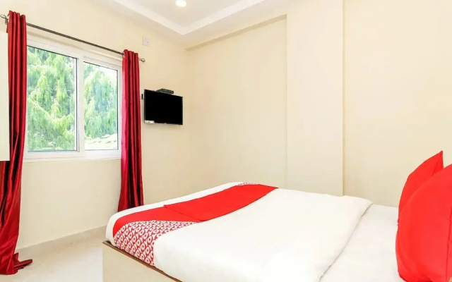 Royal Emirates Banjara by OYO Rooms