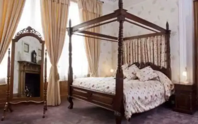 The Royal Hotel Tain