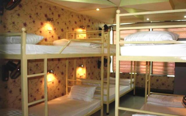 Отель Friendly Backpackers Hostel Вьетнам, Ханой - отзывы, цены и фото номеров - забронировать отель Friendly Backpackers Hostel онлайн вид на фасад