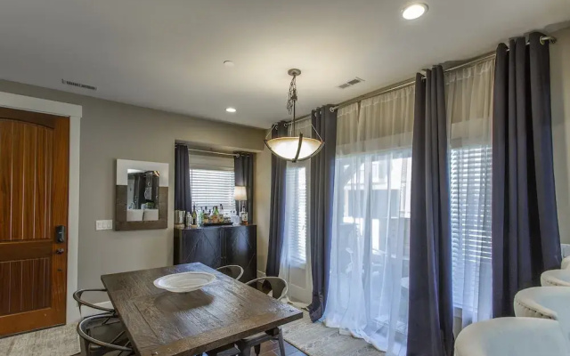 Parks Edge Townhome by Blueswell