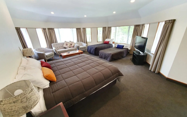Fitzherbert Castle Motel