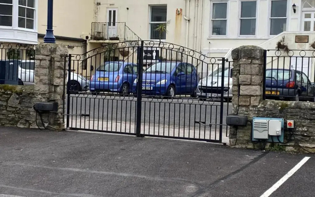 1 Quayside Court