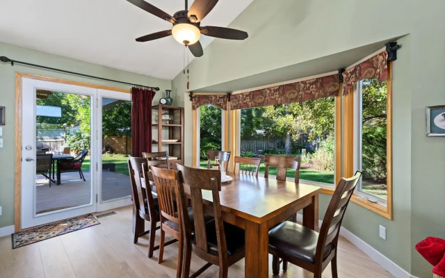Parkside Gardens | Shady Private Yard W/ Hot Tub!
