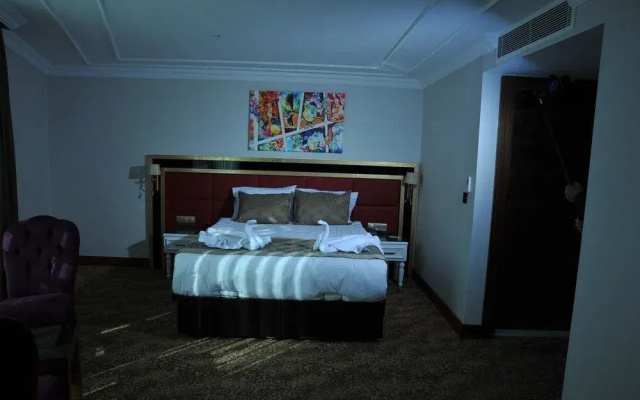 Asuris Hotel