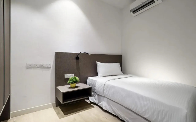 Hutton Suites Hotel by PHC