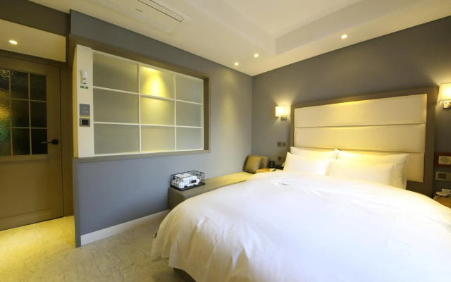 Brooks Hotel