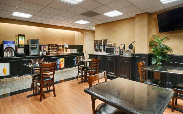 Best Western Plus Northwest Inn & Suites 2