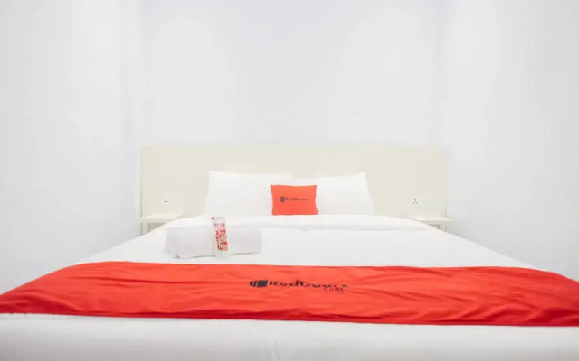 RedDoorz CBD Polonia Medan