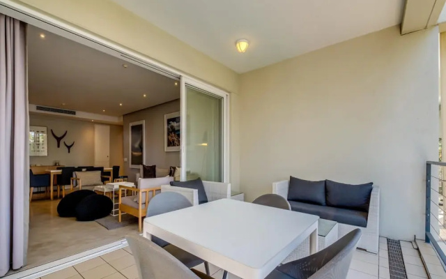 Modern Waterfront Apartment w Canal Views Gulmarn 201