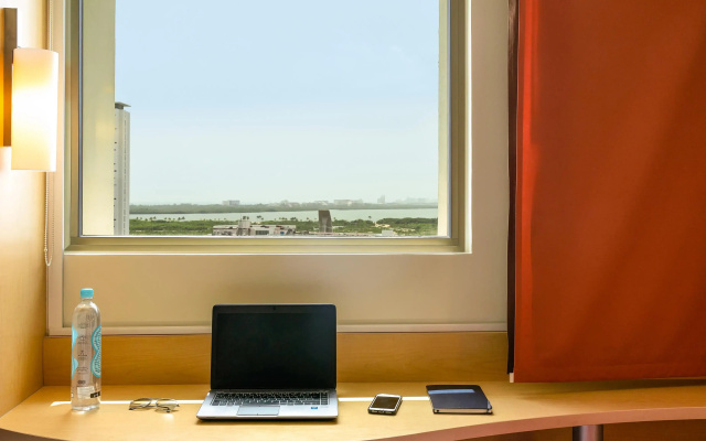 ibis Cancun Centro