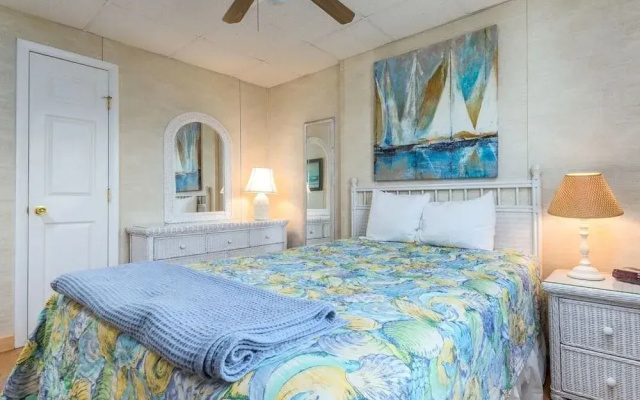 46th St Windjammer 308 1Br Condo