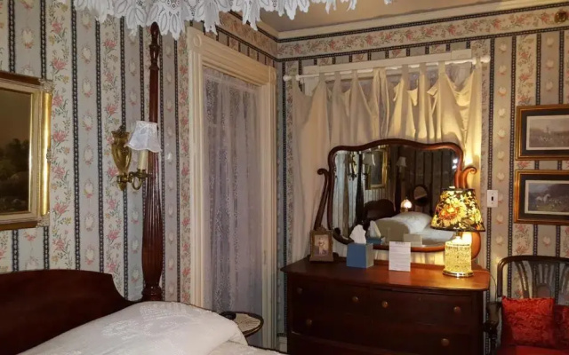 Holidae House Bed & Breakfast