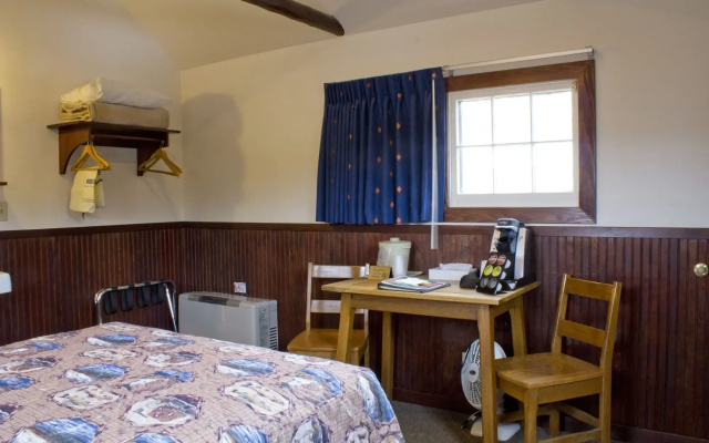 Lake Lodge Cabins - Inside the Park
