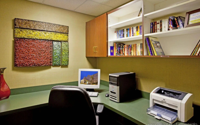 Holiday Inn Express & Suites Charleston - Northwoods by IHG