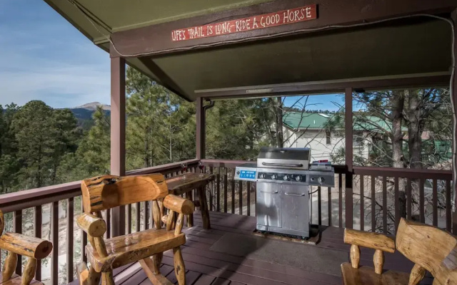 Ann's Sierra View - Four Bedroom Cabin
