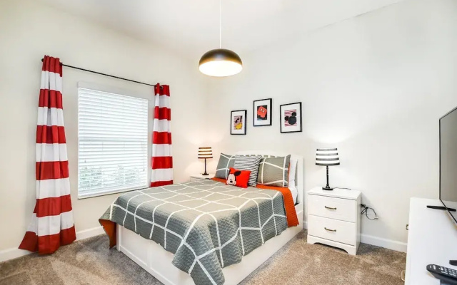 5 Bedroom 4 Bathroom Storey Lake