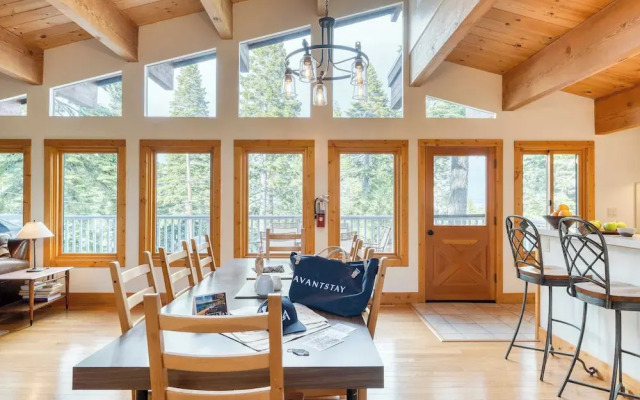 Lake + Beach Access, Pool, Tennis Walk to Chambers Tahoe Timber by Avantstay